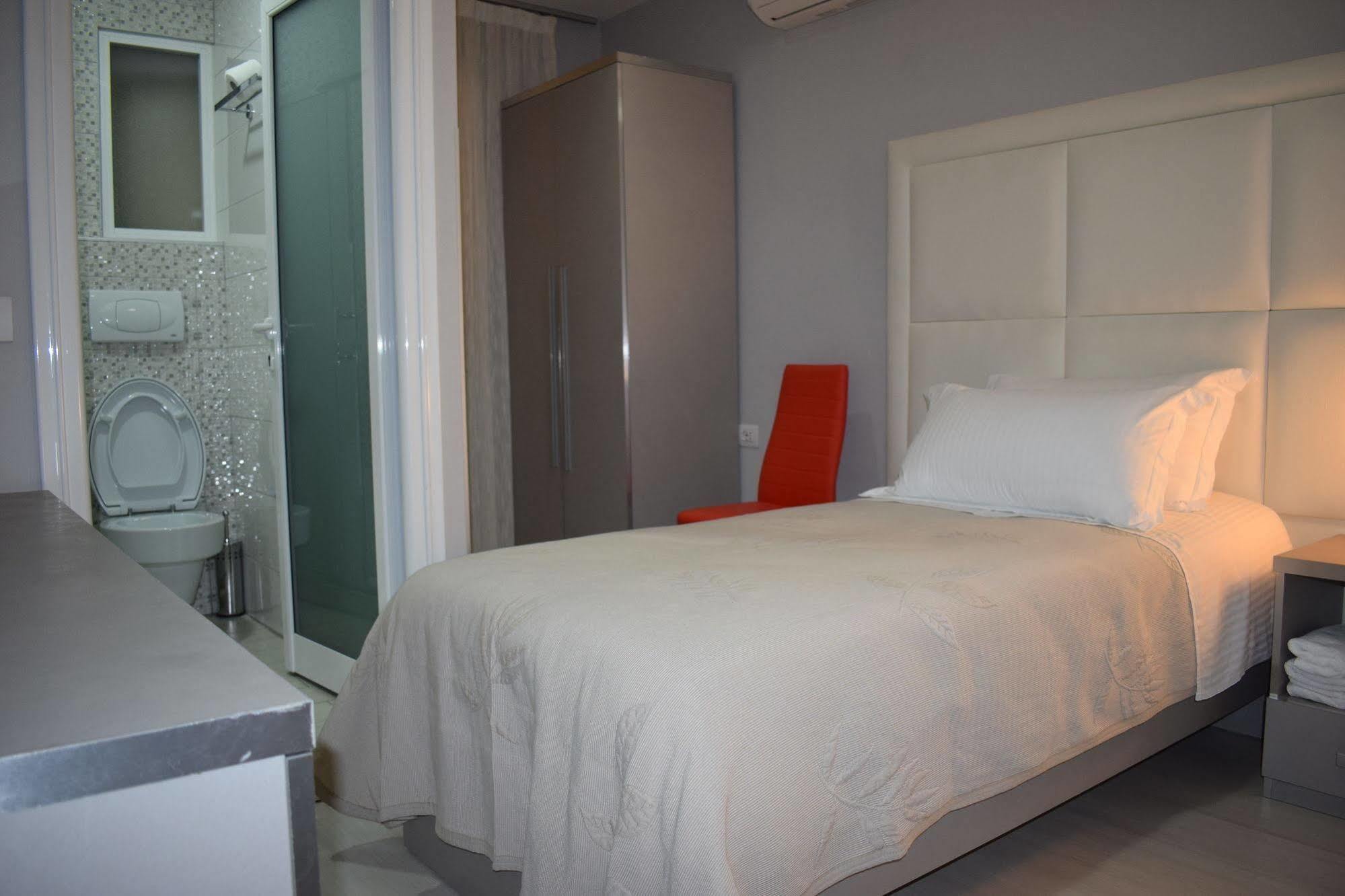 Freddy's Hotel 3*