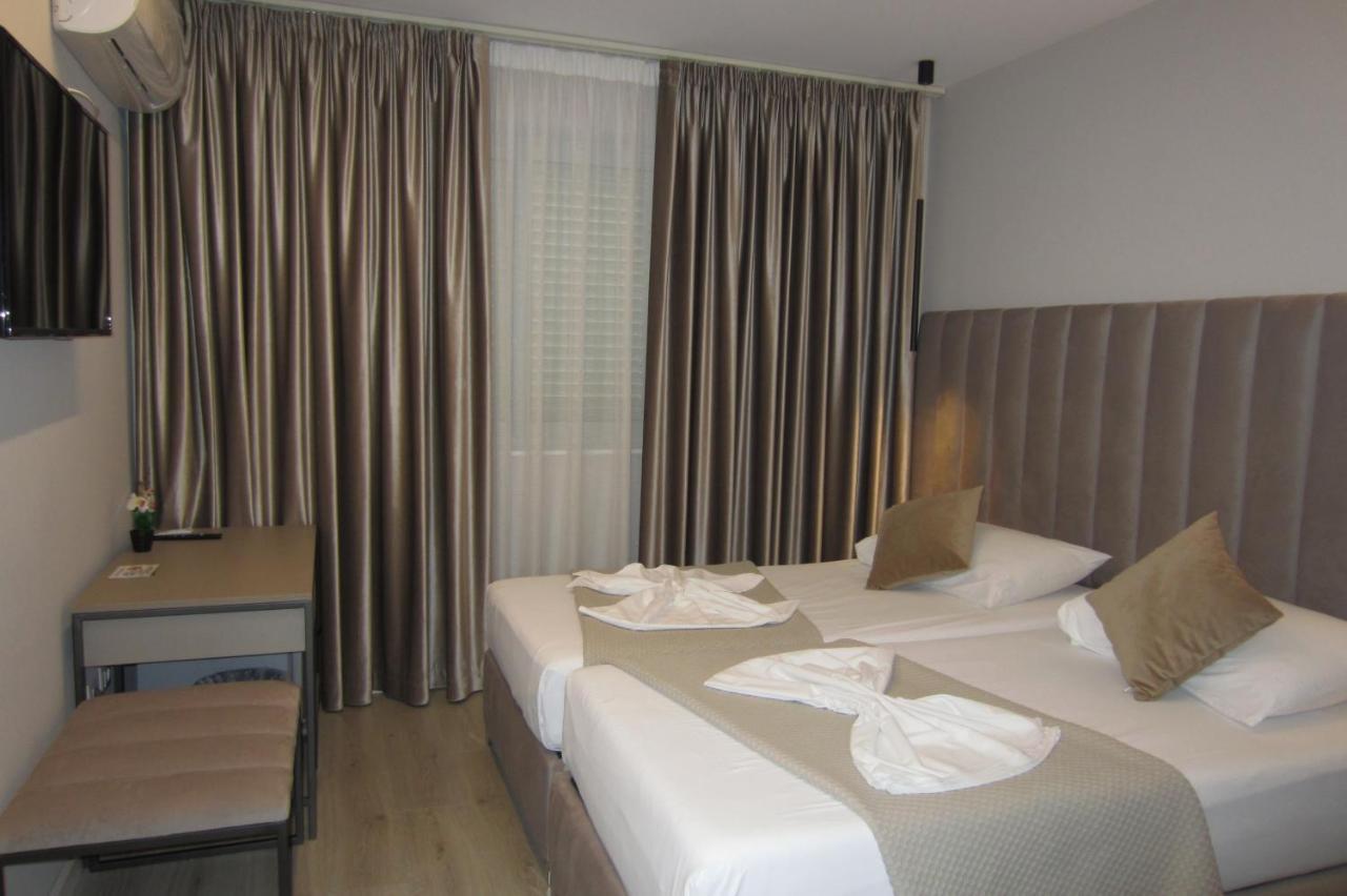 Freddy's Hotel 3*